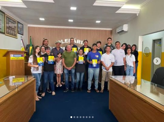 Jovens Líderes Recebem Reconhecimento em Cerimônia na Câmara Municipal